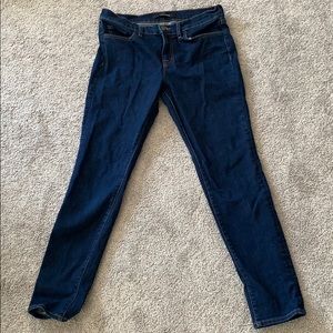 Straight-leg blue jeans